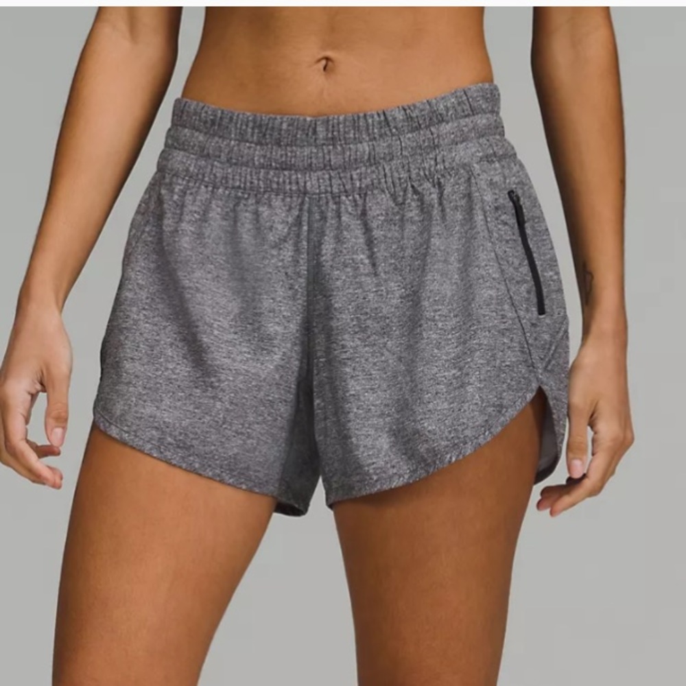 Lululemon tracker low rise lined short 4” size 6